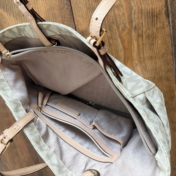 MICHAEL Michael Kors Jet Set Travel Tote Bag Ivory signature PVC - Picture 7 of 10